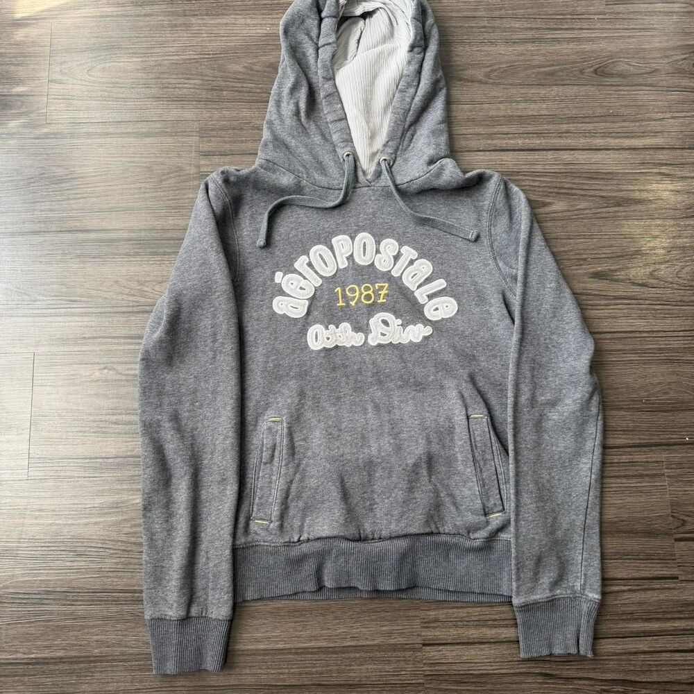 Vintage 00s Aeropostale Embroidered grey hoodie Women’s Size Medium Y2K